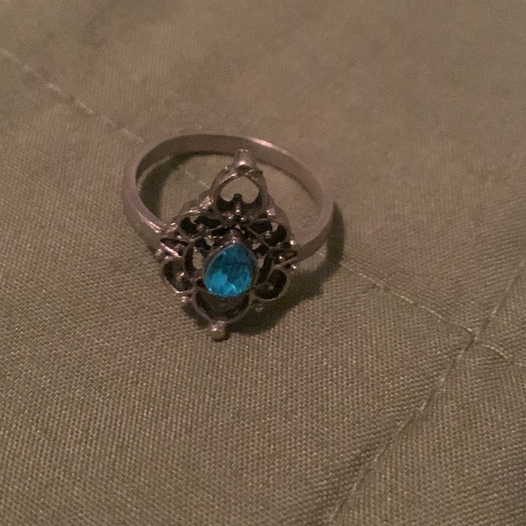 Ring - Picture 3 of 3